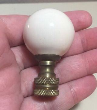 Vintage Large 1.  25 " Ivory Porcelain Ball Brass Lamp Finial