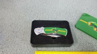 John Deere Collectors Knife in Tin. 2