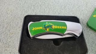 John Deere Collectors Knife in Tin. 3