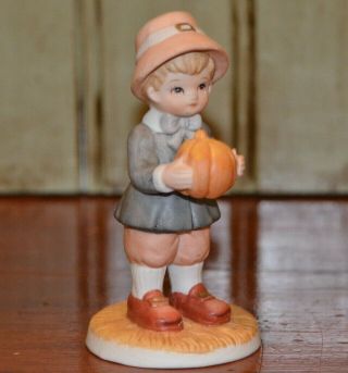 Lefton Thanksgiving Pilgrim Boy Holding Pumpkin Figure 1991 00373