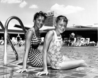 Lennon Sisters/las Vegas Sahara Hotel 1959: Vintage 8 X 10 Photo By Pool/unseen