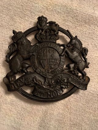 Vintage 1953 Cast Iron Trivet Royal Arms Of United Kingdom 6” Round