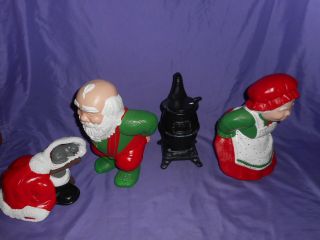 4PC VINTAGE CHRISTMAS CERAMIC HAND PAINTED SANTA & MRS CLAUS WARMING THEIR BUTTS 2