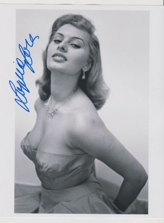 Sophia Loren - - " El Cid /fall Of The Roman Empire " Signed Statuesque Pose 8x10 Pic
