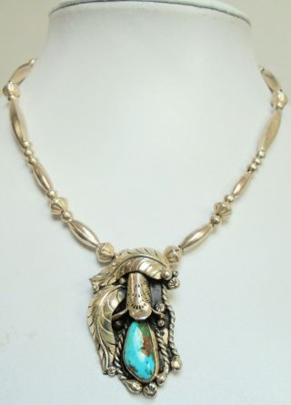 Very Fine Quality Vintage Navajo Sterling Silver & Turquoise Pendant Necklace