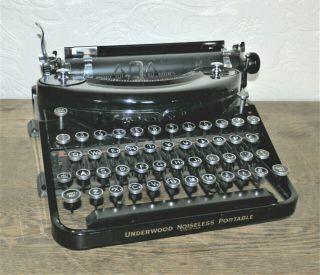 Vintage Underwood Portable Noiseless Typewriter,  C.  1935 Usa.