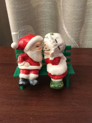 Vintage Lefton Christmas Santa And Mrs Claus Kissing On A Park Bench,  Japan