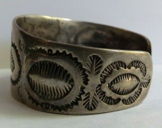 VINTAGE 1930 ' S NAVAJO INDIAN SILVER REPOUSSE CHISEL WORK STAMPED CUFF BRACELET 2