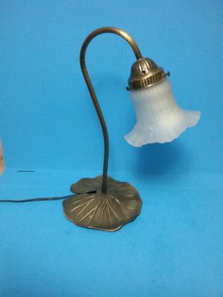 Vintage Desk/table Lamp W/tulip Shape Glass Globe And Lily Pad Base