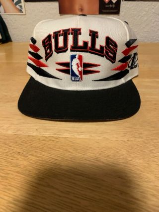 Chicago Bulls Basketball Vintage White Logo Athletic Diamond Snapback Hat Cap 3