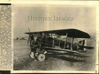 1942 Press Photo Captain Eddie Rickenbacker Stands By His Plane During Wwi