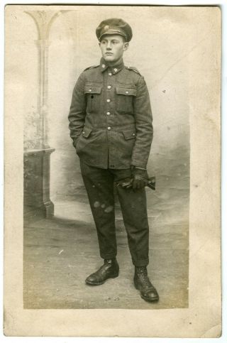 Ww1 Canada,  Soldier,  With General Service Cap And Collar Badges