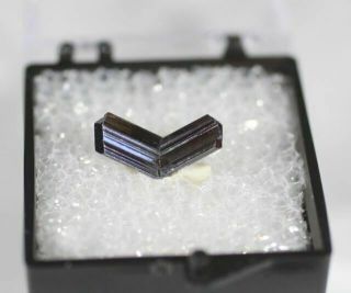 Sharp Rutile Crystal V - Twin - Diamantina,  Brazil - Classic