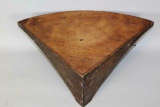 A FINE 19TH C CORNER HANGING LIGHTING SHELF OR SCONCE IN MAHOGANY IN OLD SURFACE 2