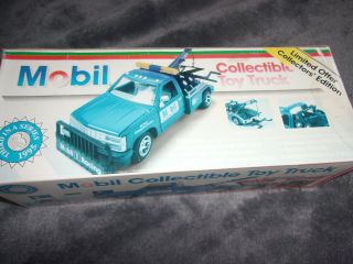1995 Mobil Collectible Toy Tow Truck Lights Sound 1:24 Scale 3rd In Series