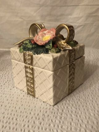 Fitz And Floyd Christmas Wreath Lattice Gold Holiday Lidded Trinket Box Dish Euc