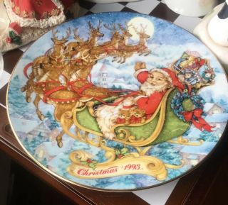 Avon 1993 Christmas Plate " Special Christmas Delivery“ 22k Trim Exclusive