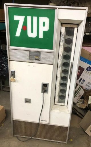 7 - Up Vintage Soda Pop Machine