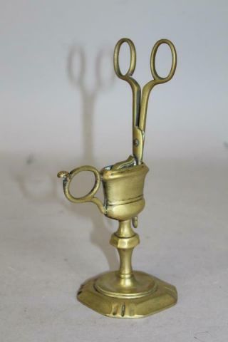 RARE 18TH C QUEEN ANNE BRASS WICK TRIMMER CANDLE SNUFFER IN PETAL BASE 2