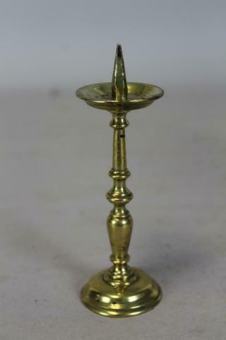 A VERY RARE 17TH C ENGLISH BRASS MID DRIP TRAVELING CANDLESTICK PRICKET STICK 2