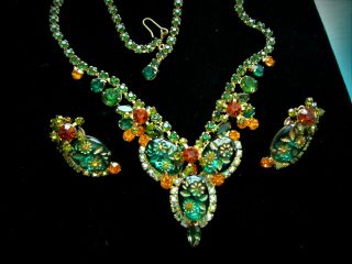 Juliana D&e Vtg.  Carved Emerald Green Glass Rhinestone Flower Necklace Earrings