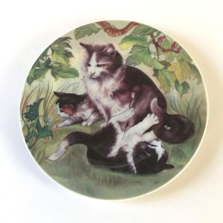 7.  5 " St Martin Email De Limoges Norwegian Forest Cat Mother & Kittens Plate
