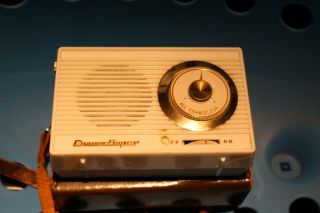 VINTAGE 1950 ' s Crown TR - 830 4 Transistor Radio AM 2