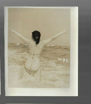 Vintage Risque Photo Betty Page In Bikini At The Beach? 1950s Bunny Yeager? 20bb