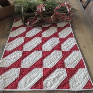 Antique Christmas Red & White Farmhouse Table Or Crib Quilt 21x16