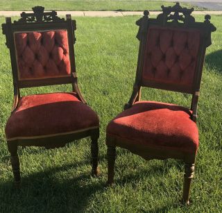 Antique Victorian Eastlake Carved King Queen Red Velvet Matching Side Chairs Euc