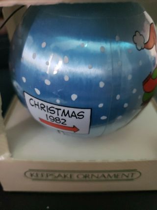 Hallmark Keepsake Peanuts Christmas Ornament Satin Ball 1982 Box 3