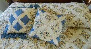 Vintage Cathedral Window Quilt " 96 X 77 " With 2 Matching Accent Pillows