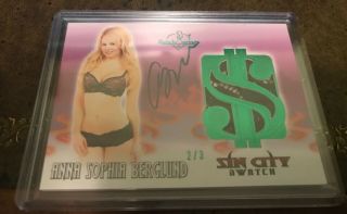 2014 Benchwarmer Anna Sophia Berglund Sin City Swatch Card Autograph Green 2/3