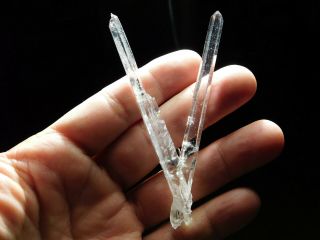 A Long Very Translucent Lemurian Quartz Crystal Twin From Columbia 14.  8gr E