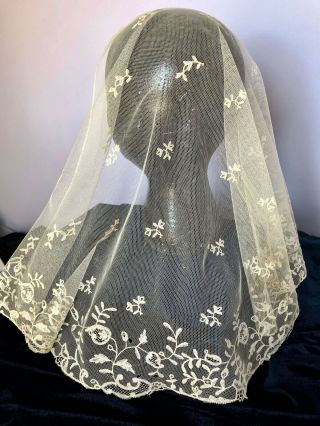 19th.  C Brussels Bobbin Lace Applique Half - Round Short Veil Bride Costume