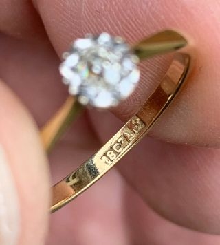 A LADIES QUALITY VINTAGE 18CT GOLD & DIAMOND SOLITAIRE RING,  CIRCA 1950/60s 2