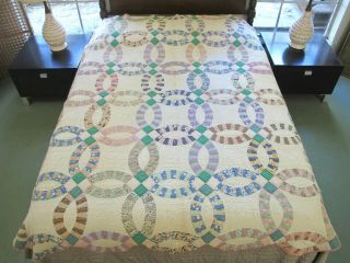 Vintage Feed Sack Hand Pieced & Quilted Wedding Ring Quilt; 85 " X 70 "