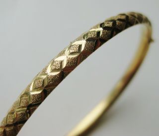 Fine Vintage 14k Gold Diamond Cut Hinged Oval Bangle Bracelet 5.  7g