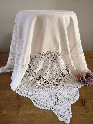 Exquisite Vtg Hand Made Irish Crochet Linen Filet Crochet Lace Tablecloth 42 "