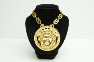 Rare Authentic Versace Vintage Necklace Gold 2 Chainz Tupac Medusa Medallion 