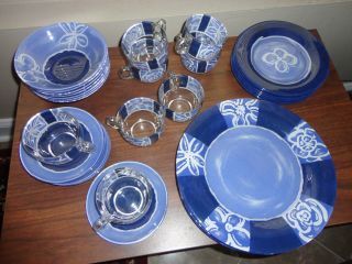 Vintage Arcoroc Arcopal France Glass Blue Floral 16 Pc.  Dinner Set Plate Bowl Cup