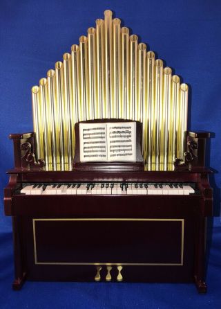 Mr.  Christmas Gold Label Holiday Organ Music Box