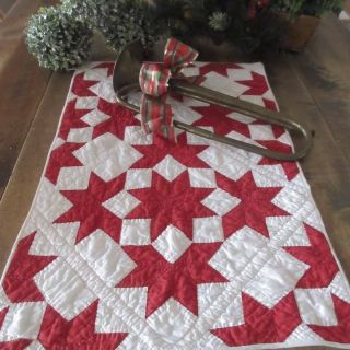 Christmas Red Antique Hands All Around Table Or Doll Quilt 25x17 1/2 "