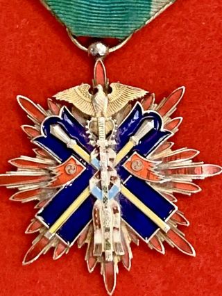 Wwii Imperial Japanese Order Of The Golden Kite 5th Class Silver Medal