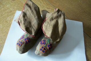 Vintage Native American Flathead Indian Beaded Moccasins