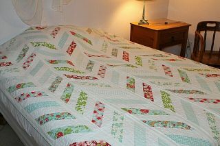 Vtg Cotton Home Machine Constructed Very " Crisp " Quilt 61 X 85 Inches.