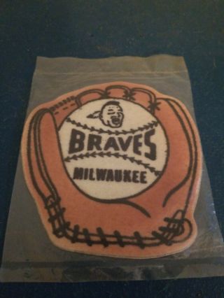 (vtg) 1950s Milwaukee Braves Ball & Glove Felt Patch Baseball & Org Plastic