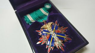 Japan Military Order Of The Golden Kite 5th Class Award Cased Above