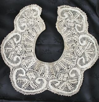 Antique Victorian Silk Maltese Bobbin Lace Collar.