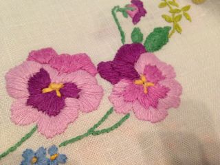 VINTAGE HAND EMBROIDERED LINEN TABLECLOTH CIRCLE OF FLOWERS 2